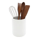 POTE DE CERÂMICA BRANCO COM UTENSÍLIOS DE COZINHA EM MADEIRA DE A
