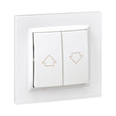 BOTÃO DE ESTORES BRANCAS COM QUADRO